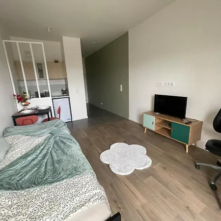 Apartment Bright And Peaceful With Extendable Bed *
