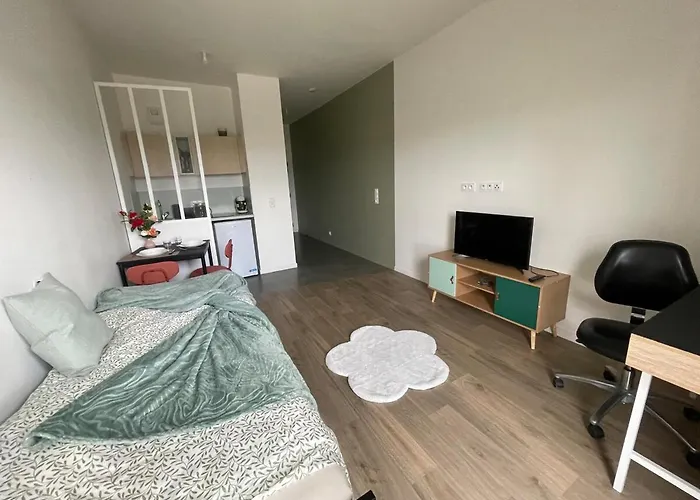 Apartment Bright And Peaceful With Extendable Bed *